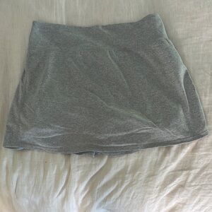 Vuori tennis skirt
Size 6
Gray